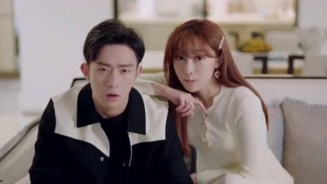 情侣约会被吃瓜,吃瓜群众围观情侣甜蜜互动