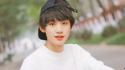 圈内人士爆料丁程鑫视频,圈内人士揭秘背后真相